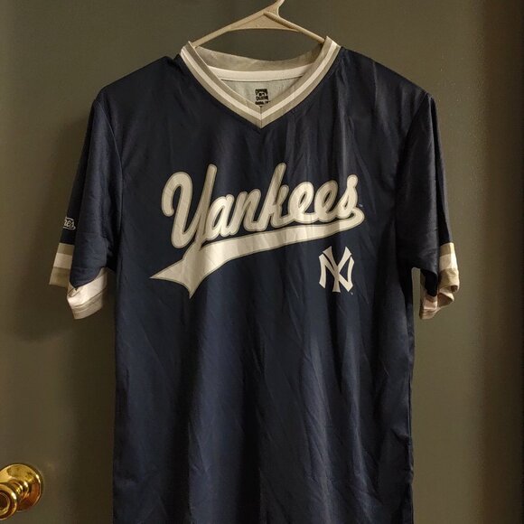 New York Yankees Women's Small Shirt Short Sleeve V-Neck Cooperstown Collection - Picture 1 of 9